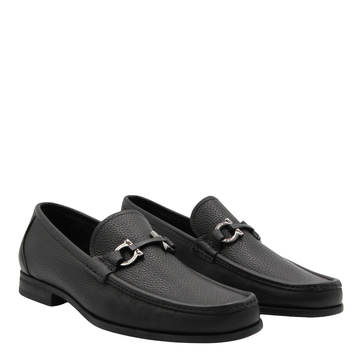 Ferragamo Textured Leather Loafers with Silver-Toned Bit Detail Zwart