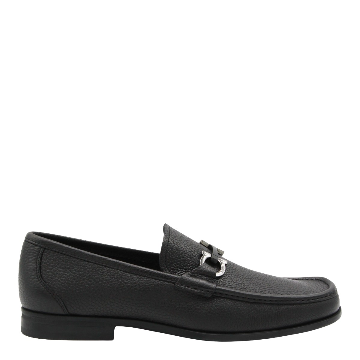 Ferragamo Textured Leather Loafers with Silver-Toned Bit Detail Zwart