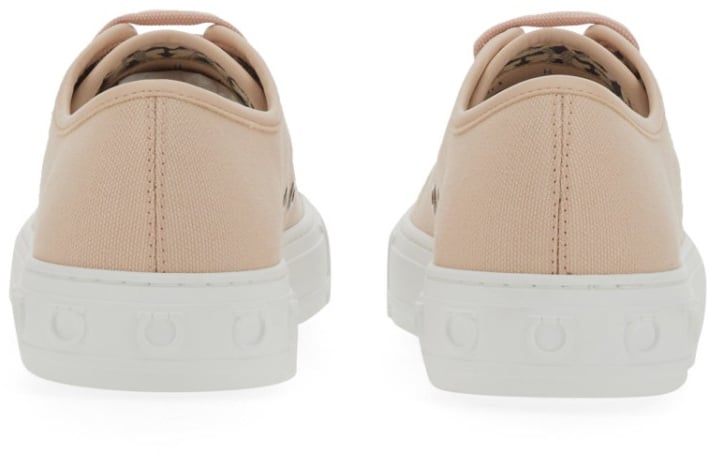 Ferragamo Low-Top Beige Sneakers With Subtle Logo Neutraal