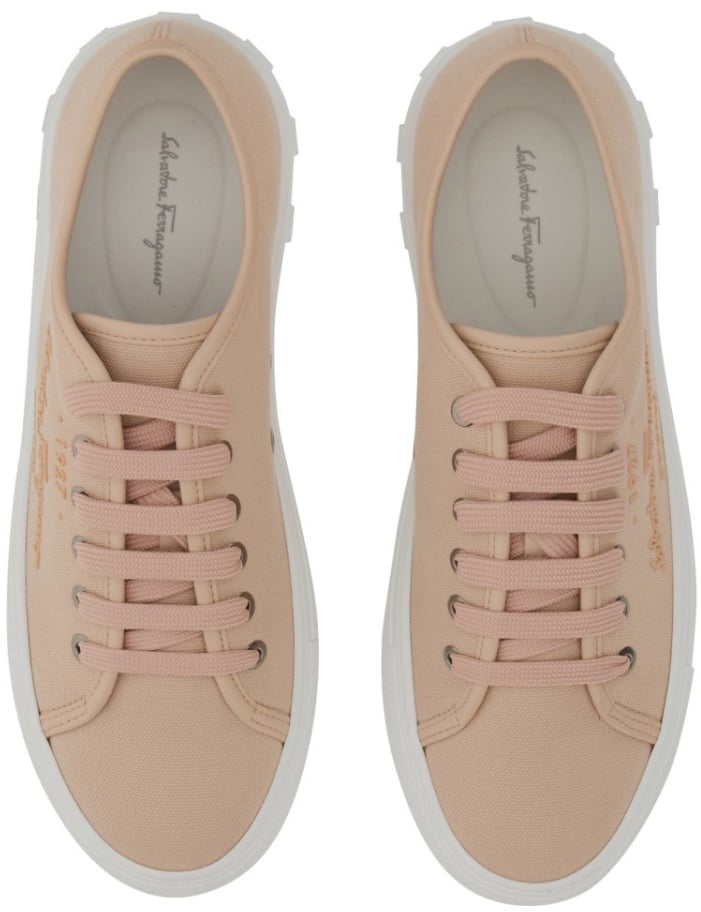 Ferragamo Low-Top Beige Sneakers With Subtle Logo Neutraal