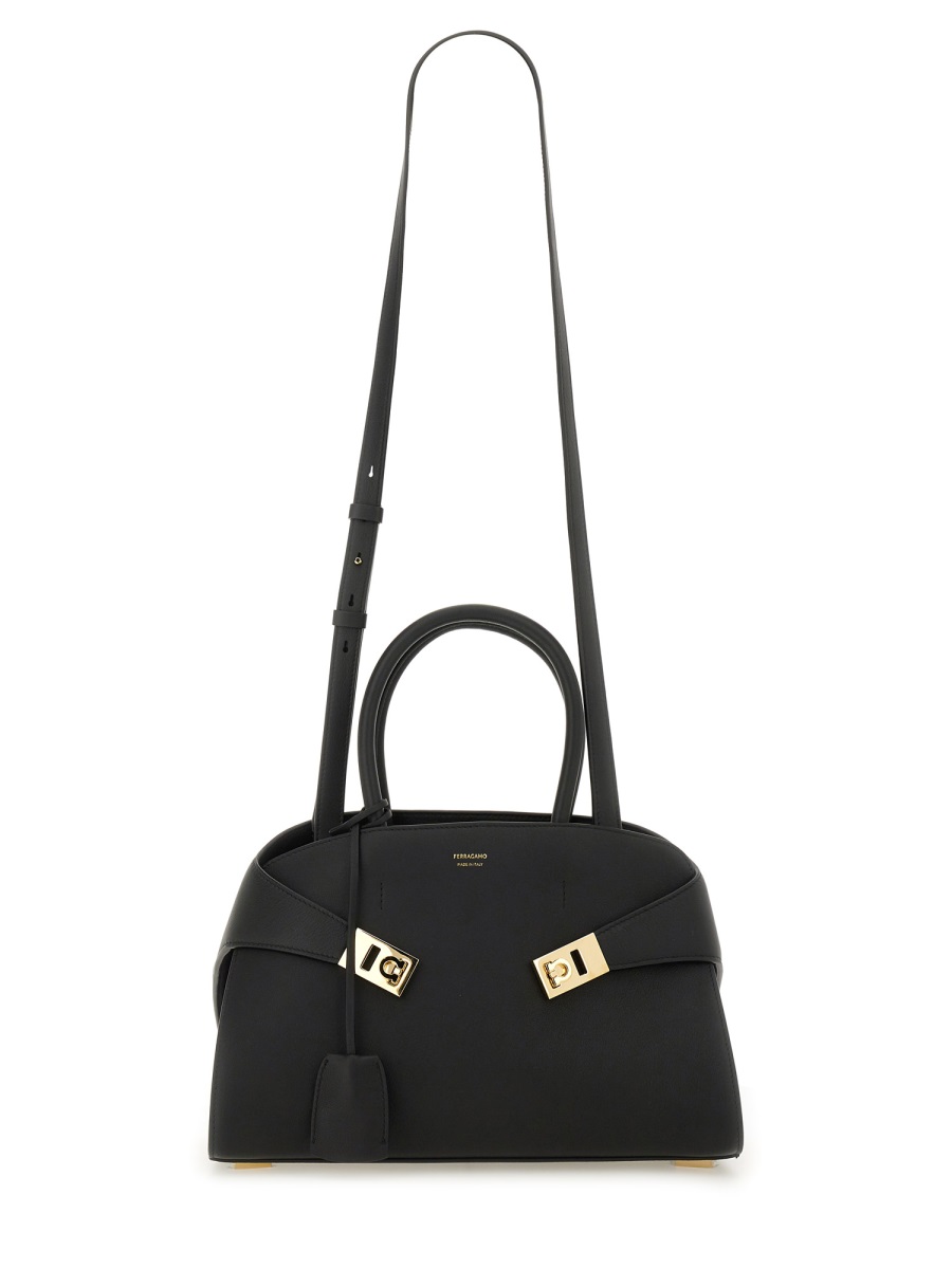 Ferragamo Structured Black Tote Bag with Curved Silhouette and Gold-tone Accents Zwart