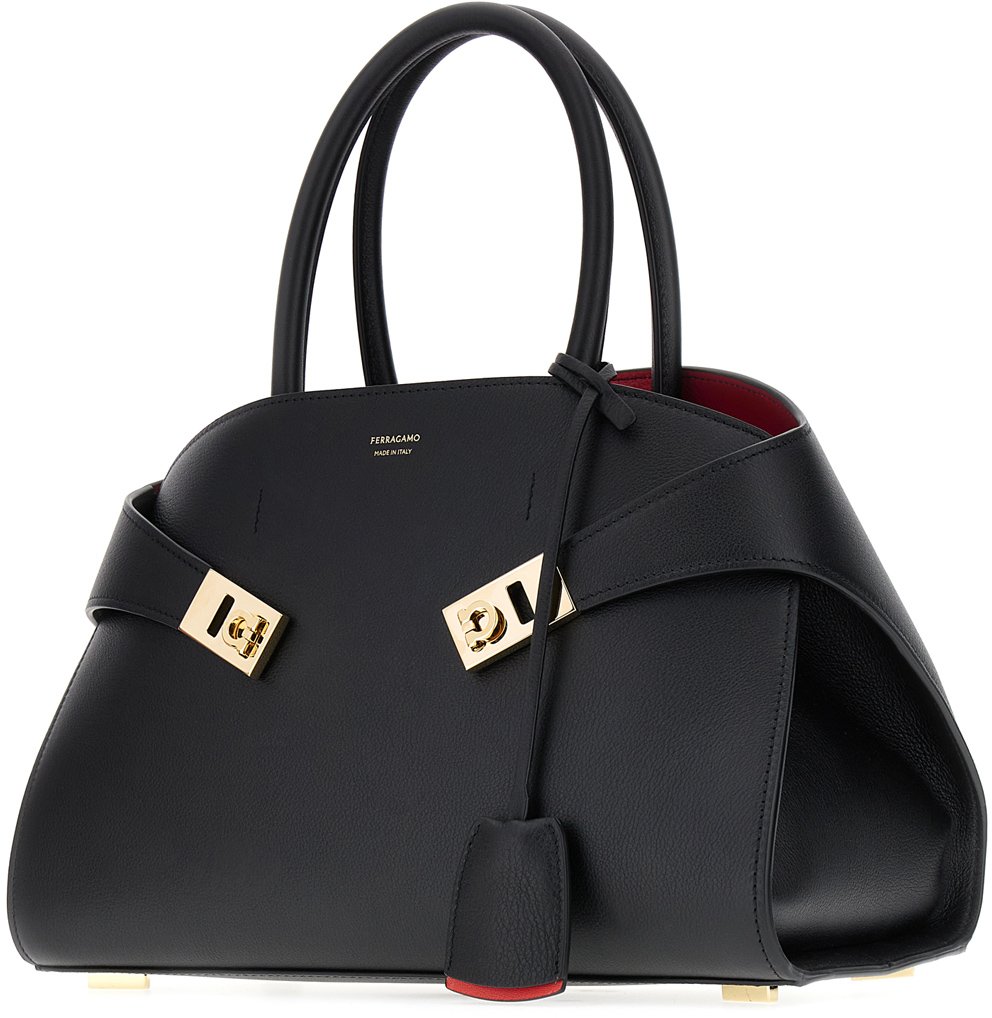 Ferragamo Ferragamo Black leather small Hug handbag Zwart