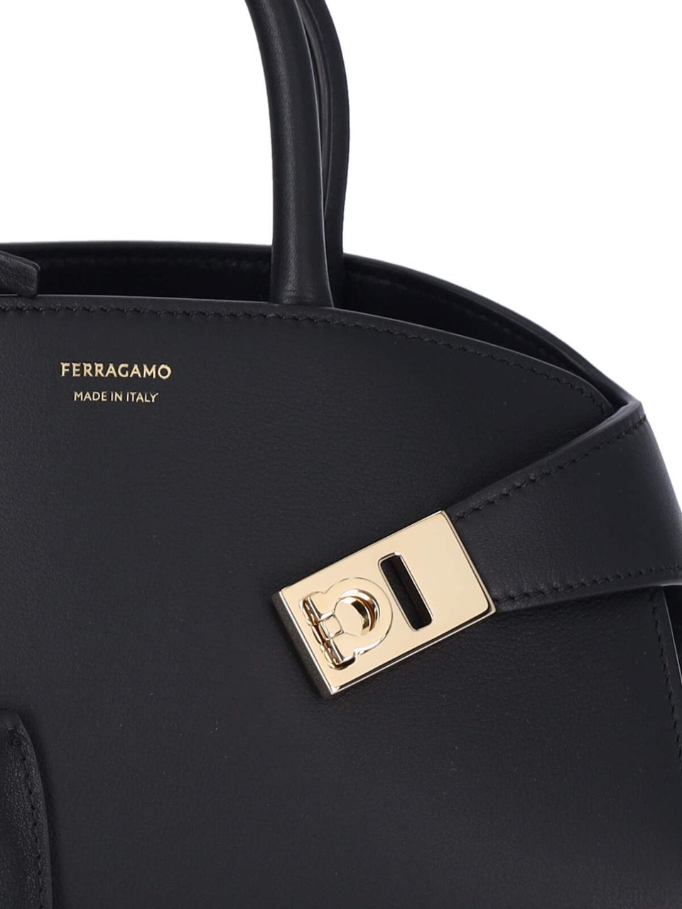 Ferragamo Black Hug Hammered Leather Mini Bag Zwart