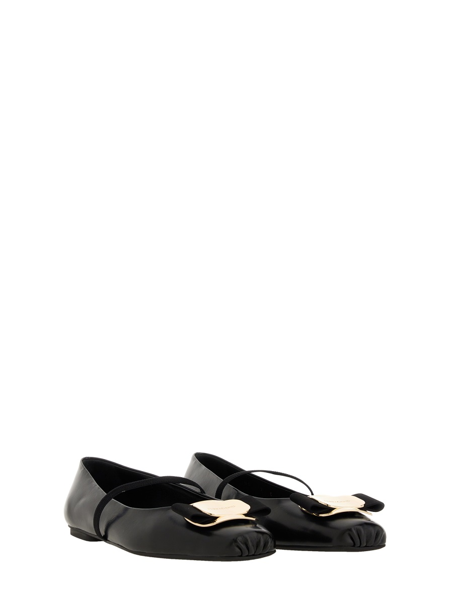Ferragamo Zina Lamb Leather Pointed Toe Flats Zwart