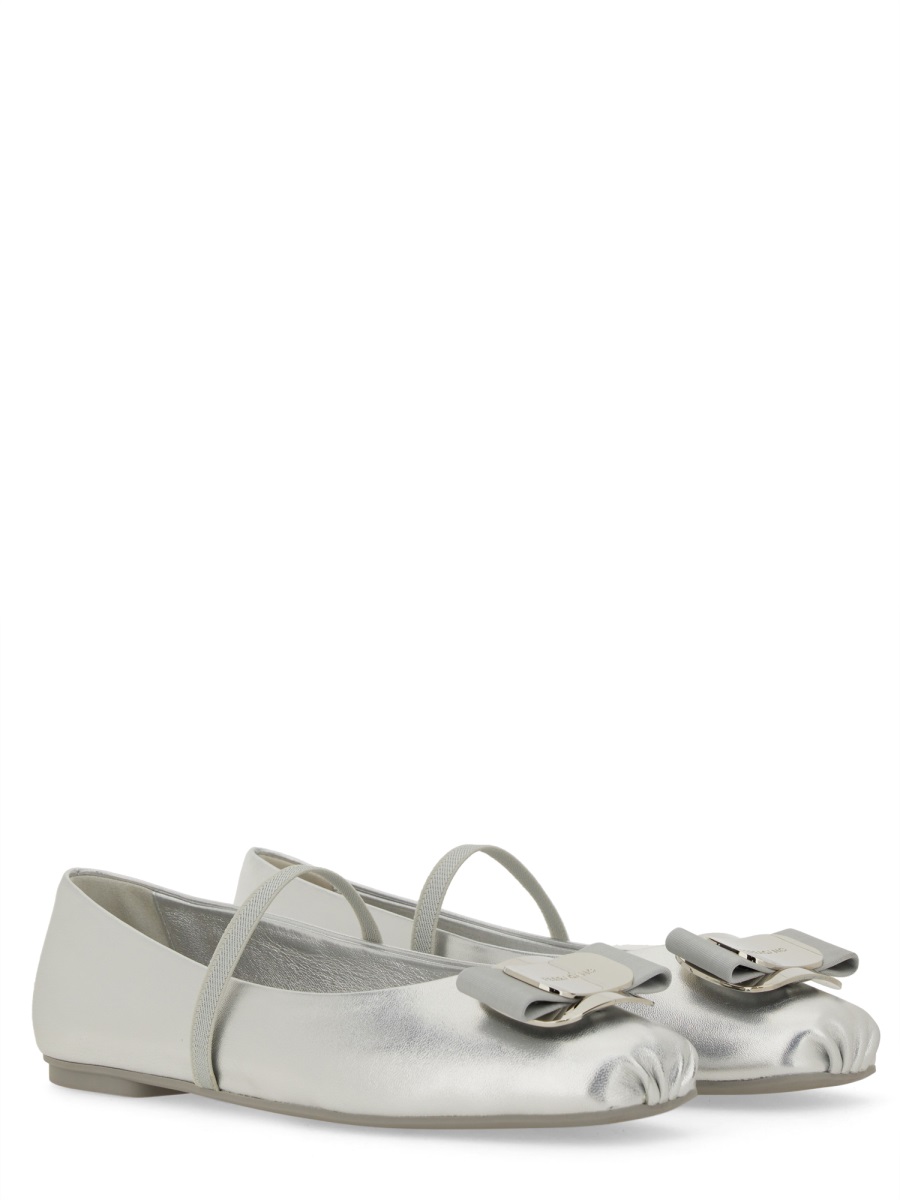 Ferragamo New Vara Lamb Leather Flats Grijs