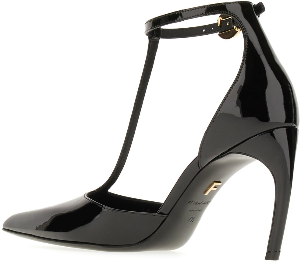 Ferragamo Ferragamo Black leather T-strap pumps Zwart