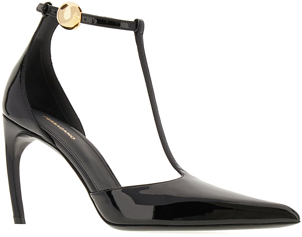 Ferragamo Ferragamo Black leather T-strap pumps Zwart