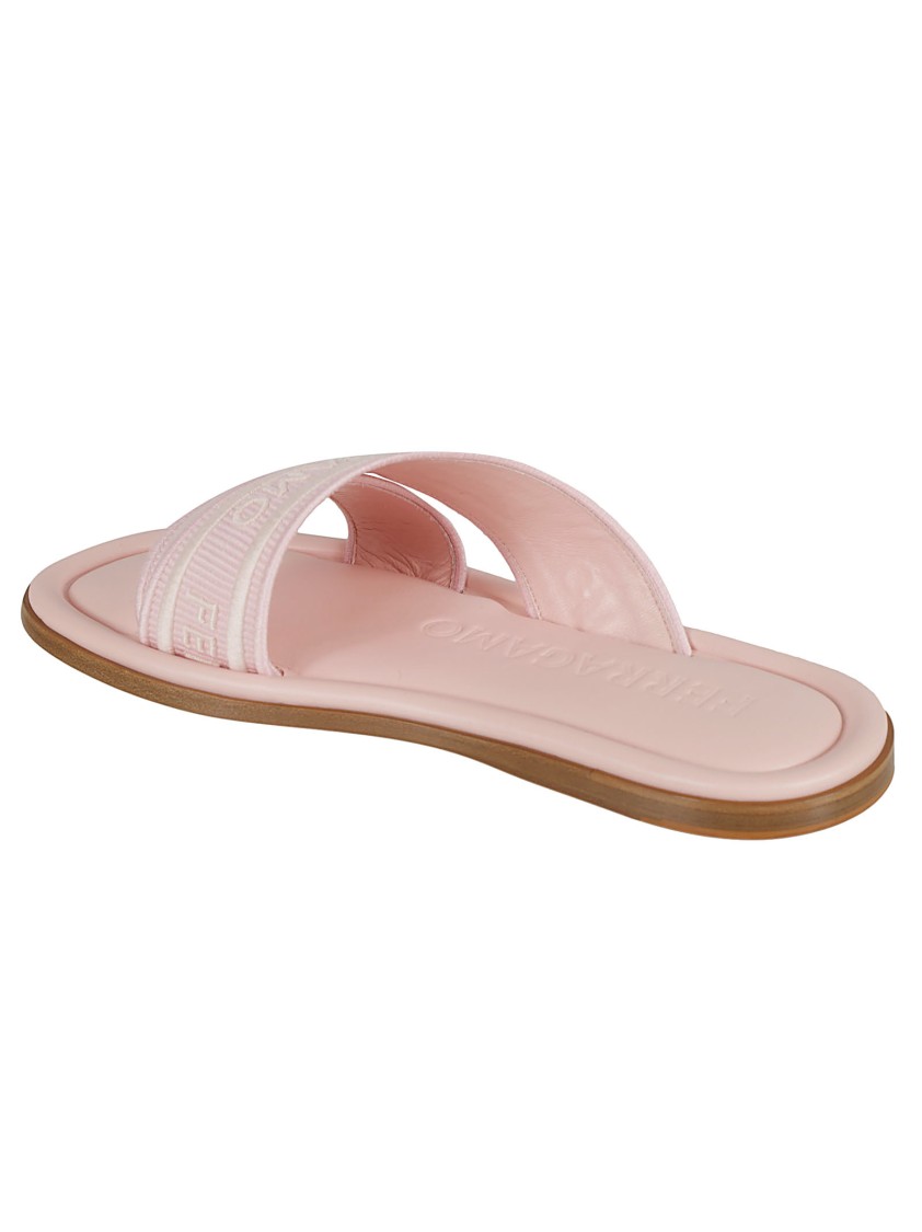 Ferragamo Wide Crisscross Strap Pink Sandals Neutraal