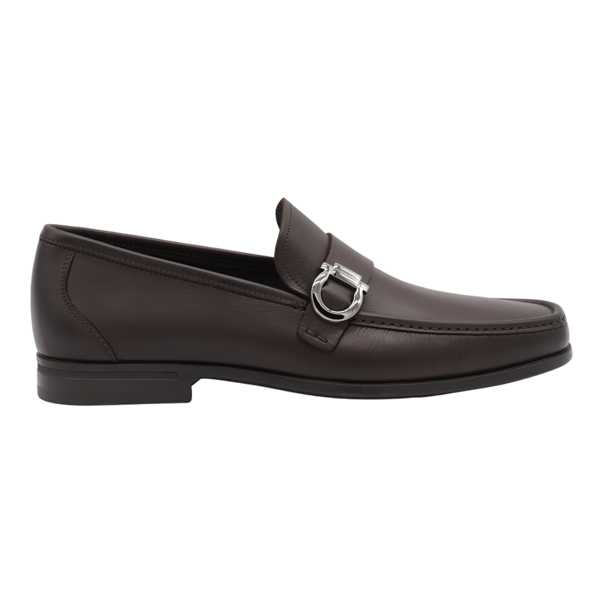 Ferragamo Smooth Leather Loafers with Silver-Toned Buckle Detail Zwart