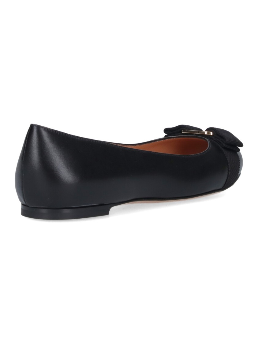 Ferragamo "Varina" Ballerinas Black Zwart