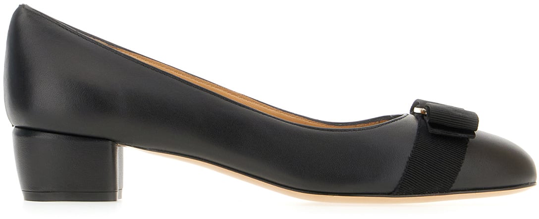 Ferragamo Ferragamo Black nappa leather Vara pumps Zwart