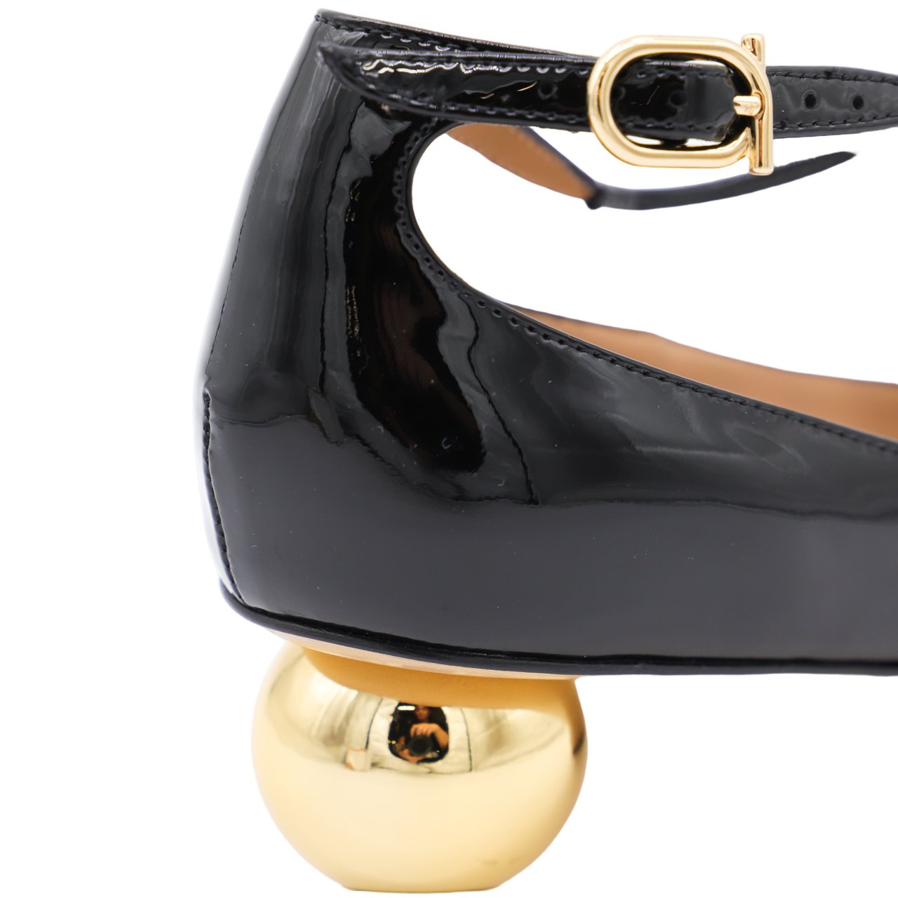 Ferragamo Pointed Toe T-Strap Flats Grijs
