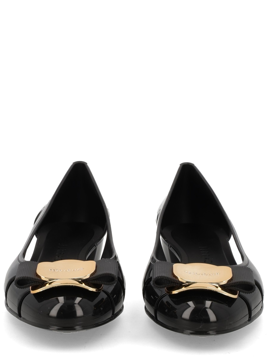 Ferragamo Nara Jelly Translucent PVC Flats Zwart