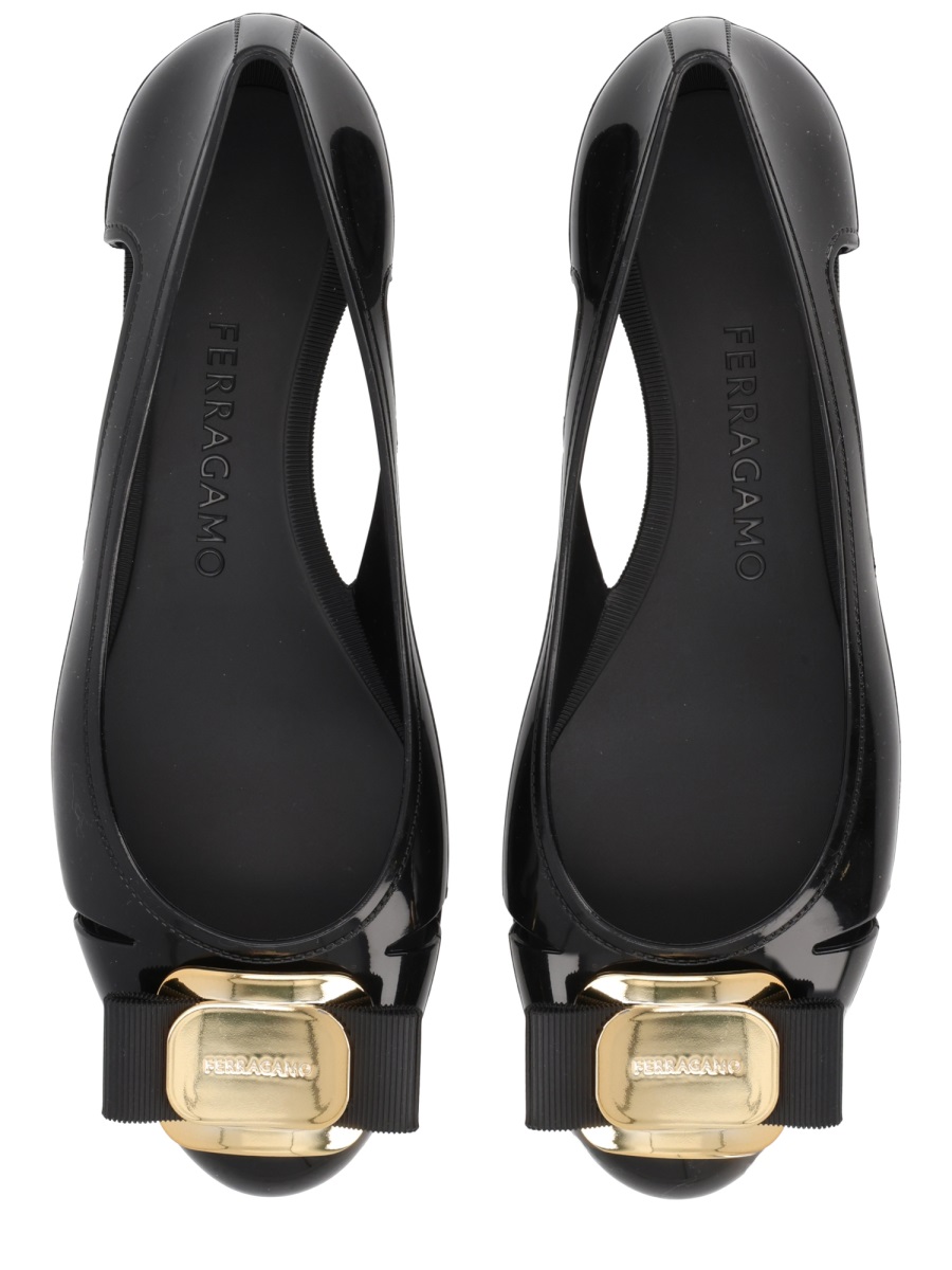 Ferragamo Nara Jelly Translucent PVC Flats Zwart