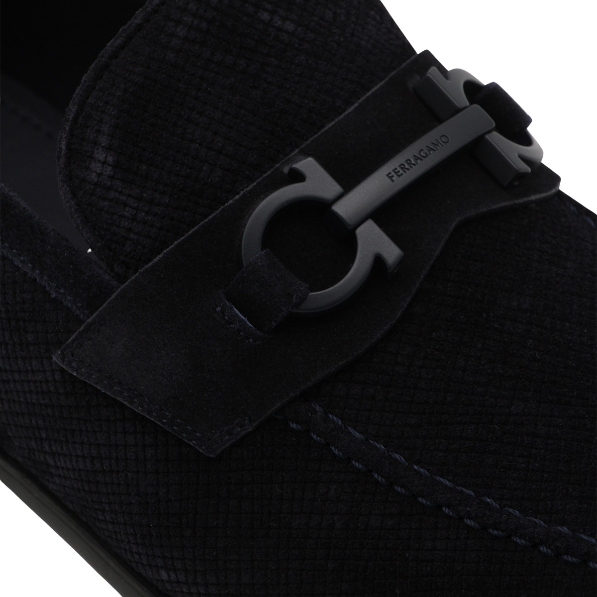 Ferragamo Textured Suede Black Flat Shoes Zwart