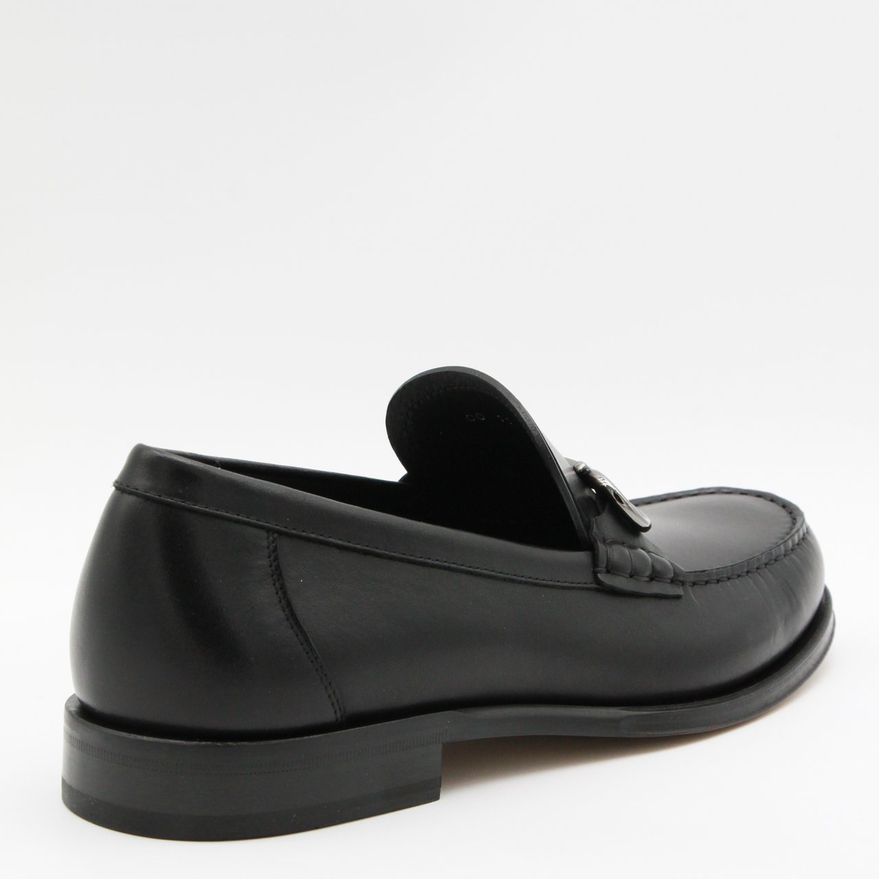 Ferragamo Classic Black Leather Loafers with Silver-Toned Bit Detail Zwart