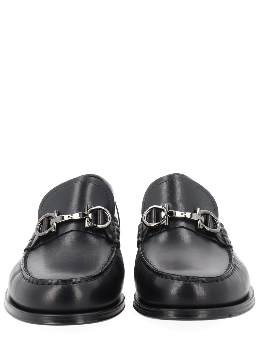 Ferragamo Black Gancini Smooth Calf Leather Loafers Zwart