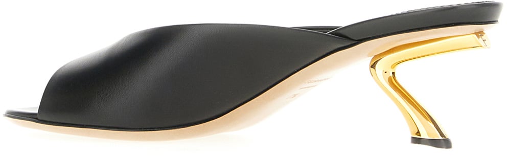 Ferragamo Ferragamo Black leather mules Zwart