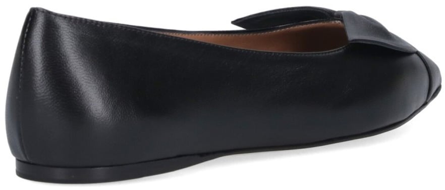 Ferragamo Pointed Toe Black Nappa Flats Zwart