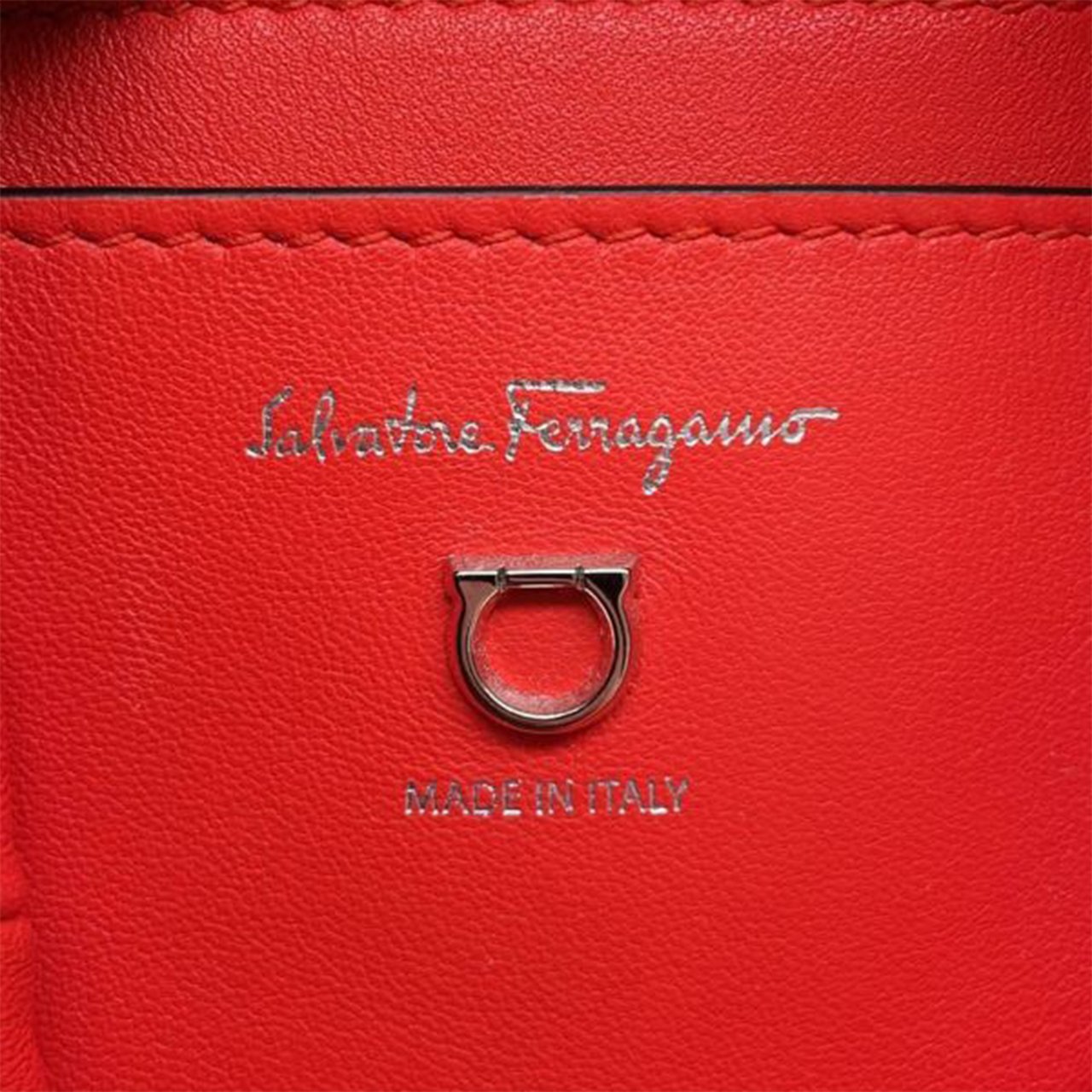 Ferragamo Leather Cage Bucket Bag Rood
