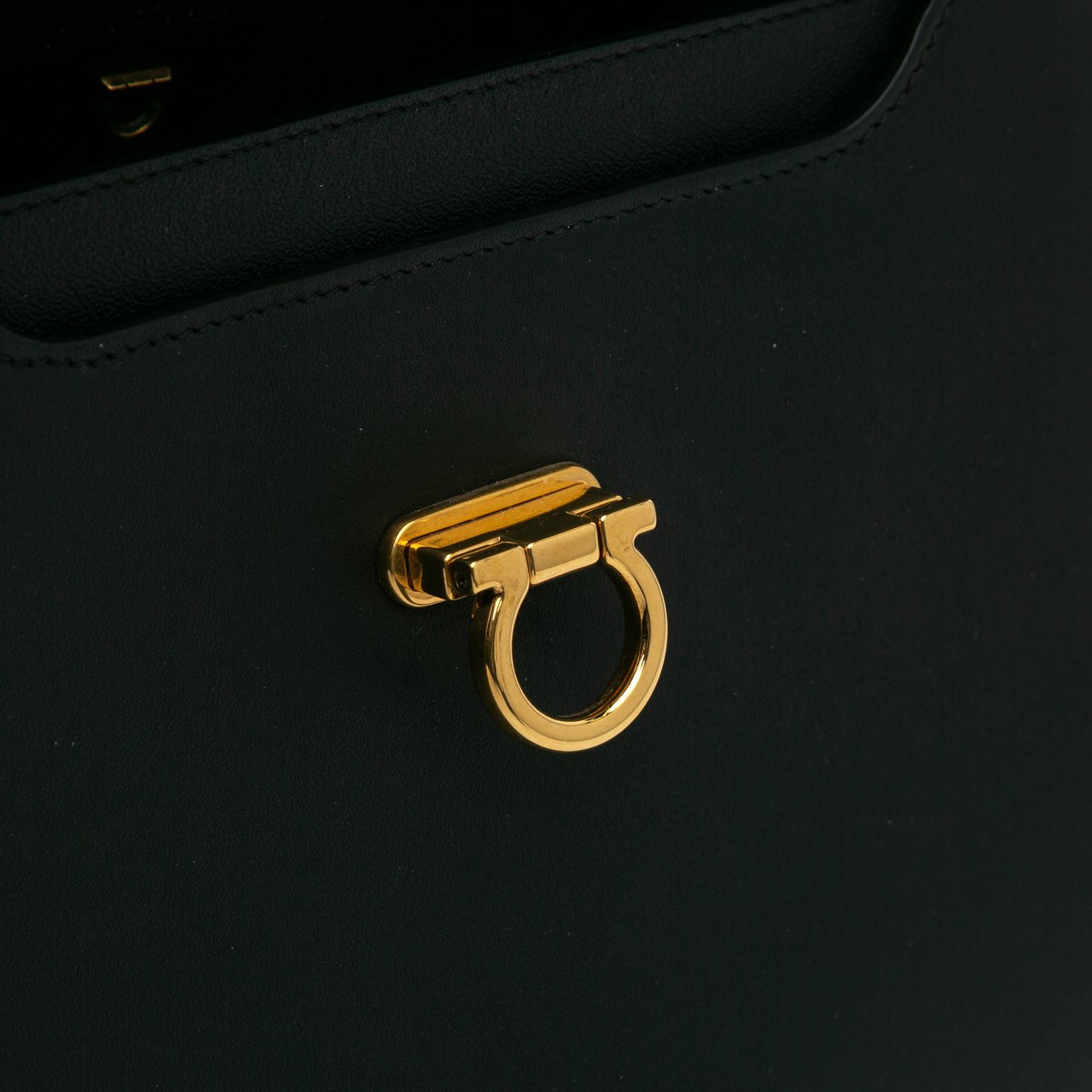 Ferragamo Leather Gancini Trifolio Satchel Zwart