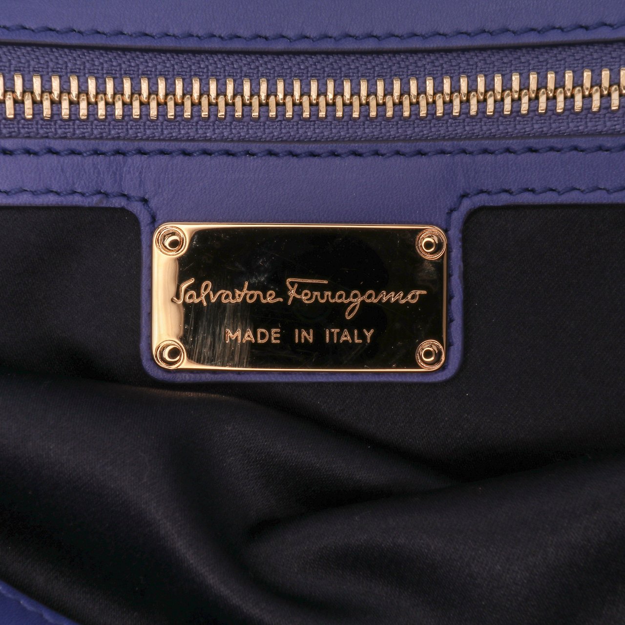 Ferragamo Leather Fiamma East West Tote Blauw