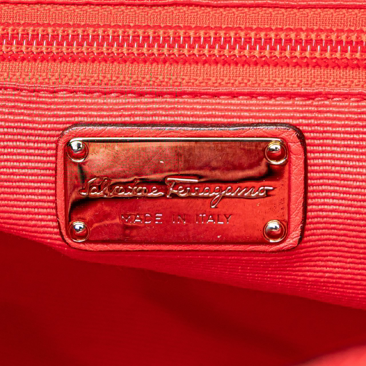 Ferragamo Nylon Vara Shoes Satchel Rood