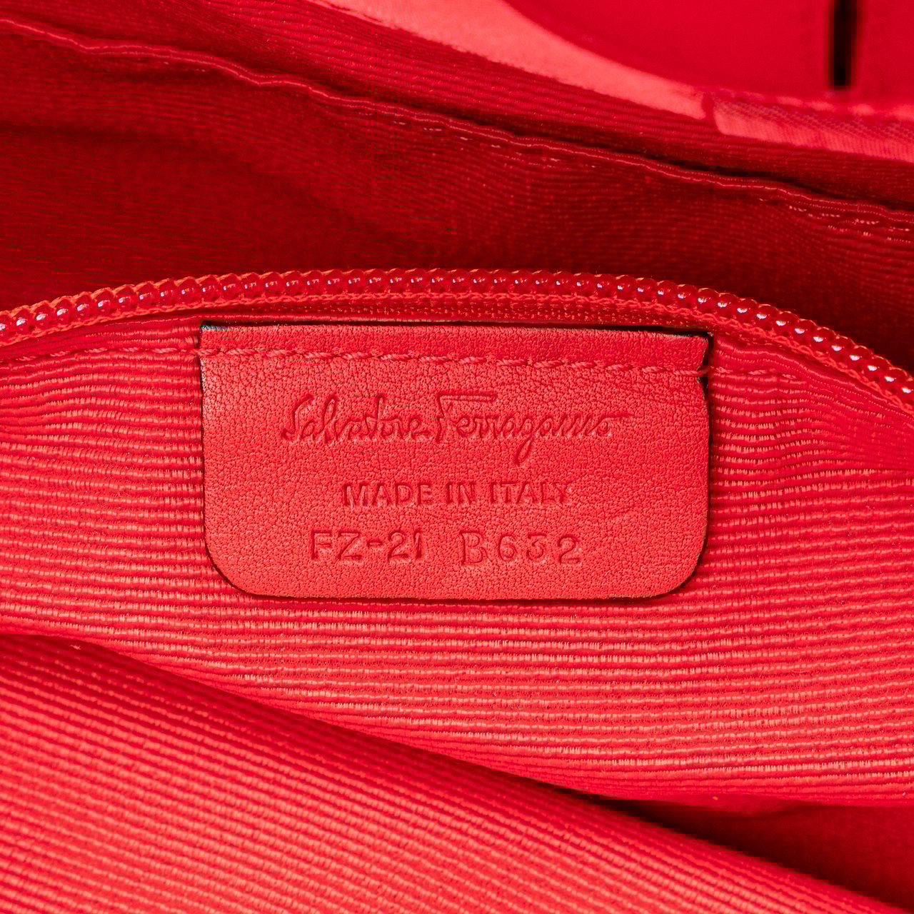 Ferragamo Nylon Vara Shoes Satchel Rood