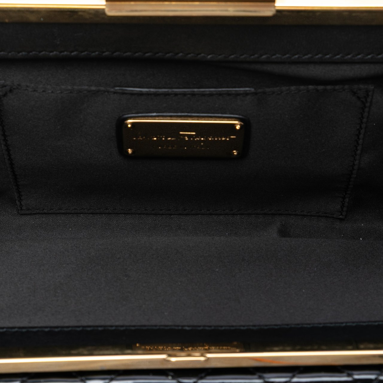 Ferragamo Quilted Patent Clutch with Chain Zwart