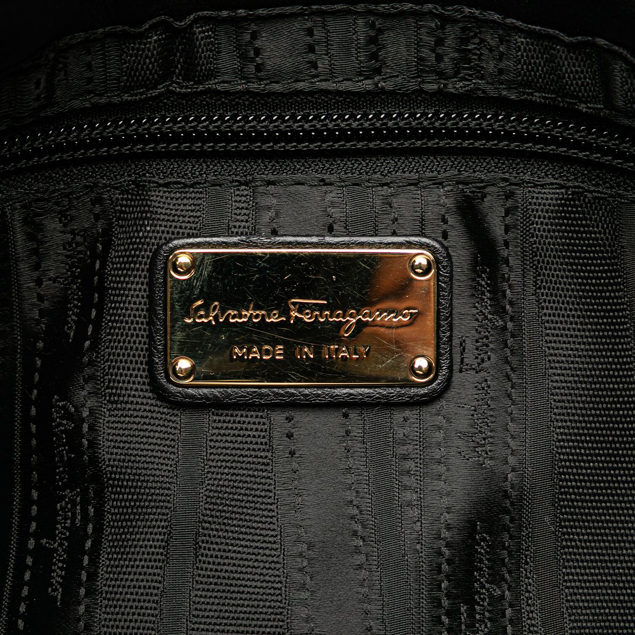 Ferragamo Leather Vara Shoulder Bag Zwart