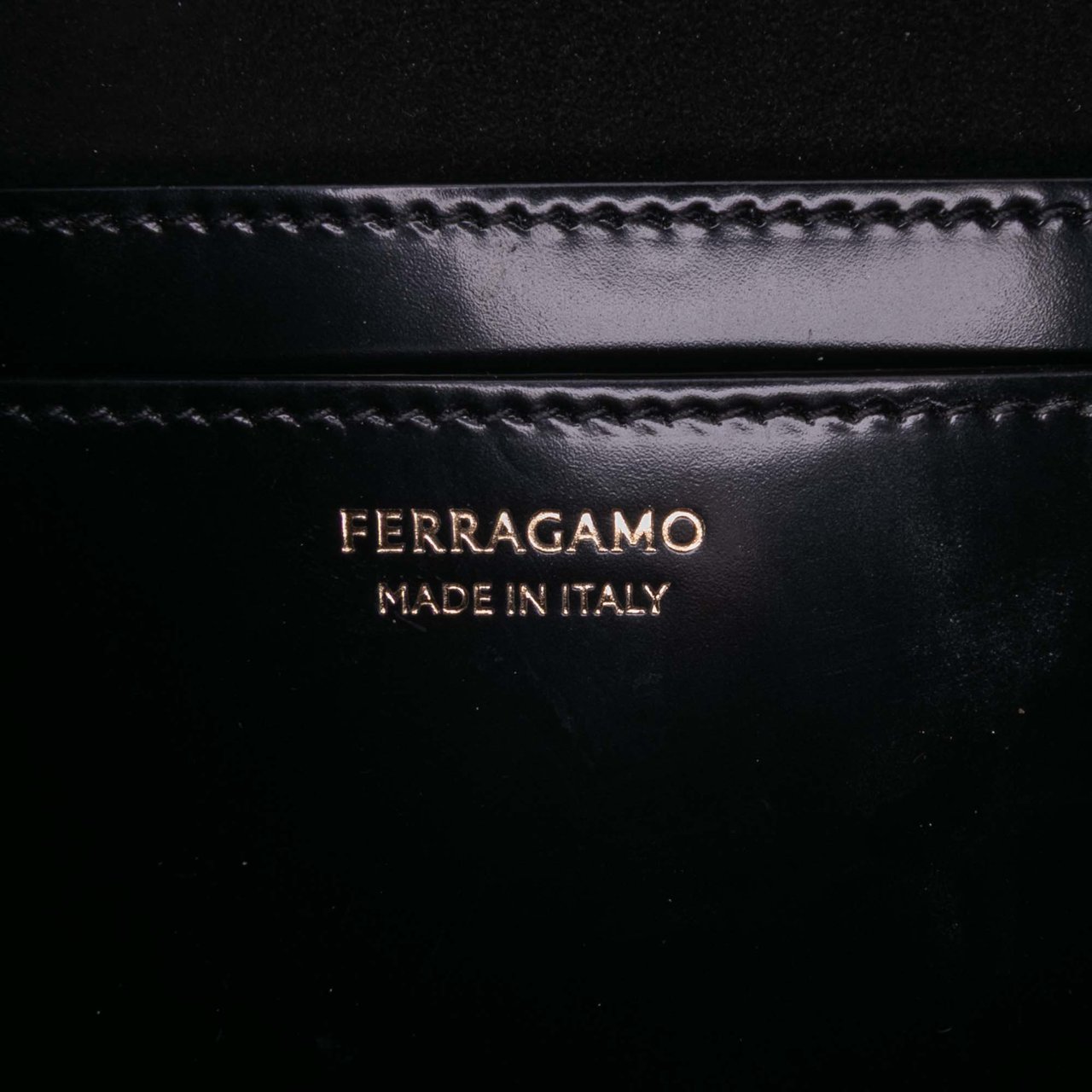Ferragamo Medium Leather Prisma Top Handle Bag Zwart