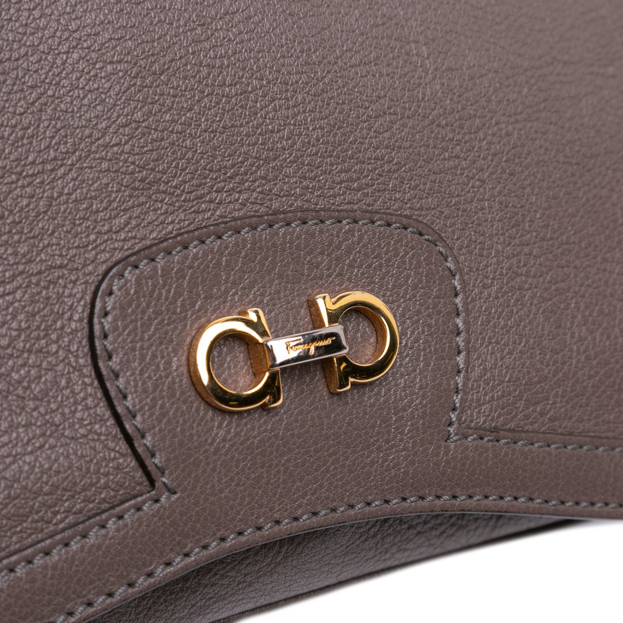 Ferragamo Leather Branca Shoulder Bag Bruin