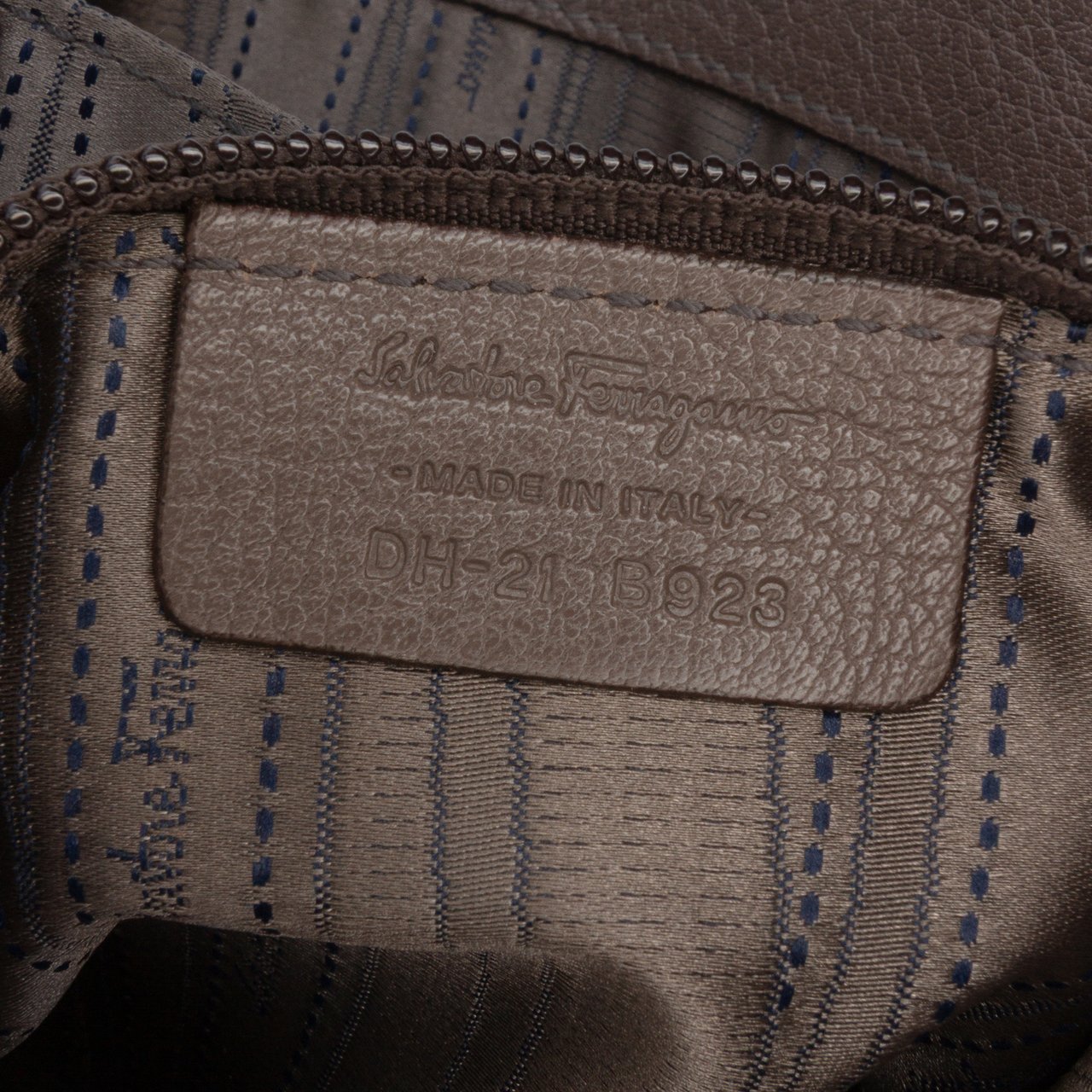 Ferragamo Leather Branca Shoulder Bag Bruin