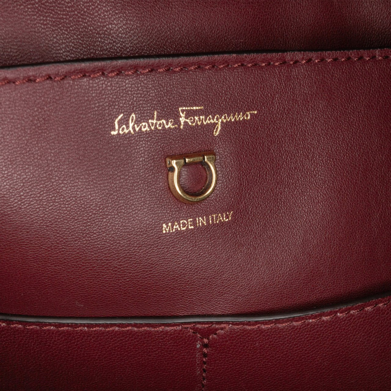 Ferragamo Gancini Embossed Trifolio Tote Bag Rood