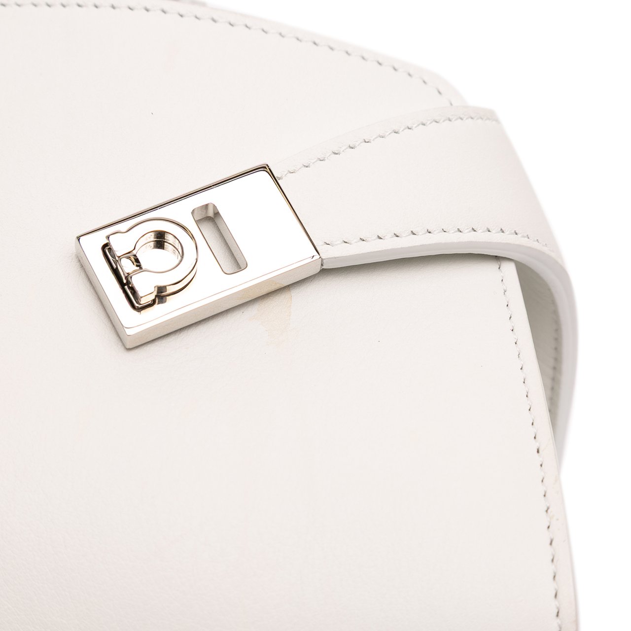 Ferragamo Calfskin Hug Satchel XS Wit