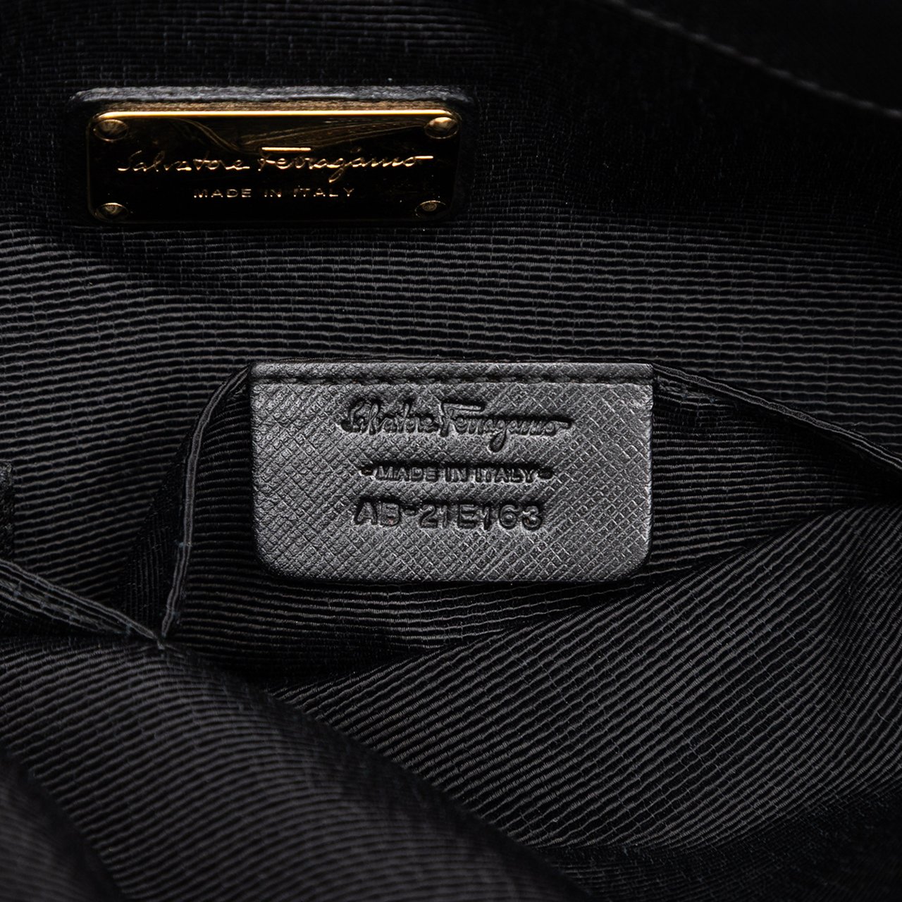 Ferragamo Nylon Gancini Satchel Zwart