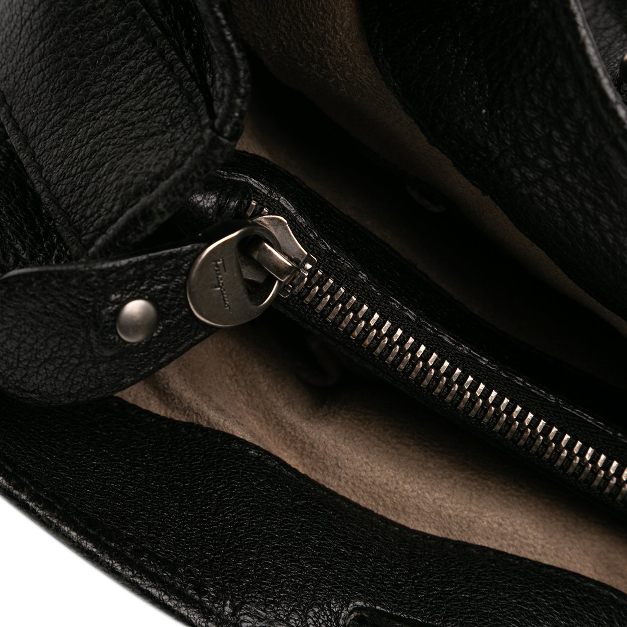 Ferragamo Leather Gancini Braided Tote Zwart