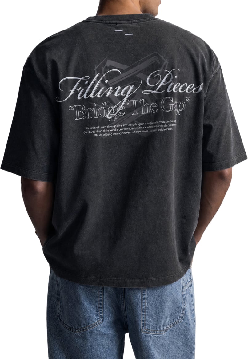 Filling Pieces T-Shirt Boxy Bridge the Gap Vintage Black Zwart
