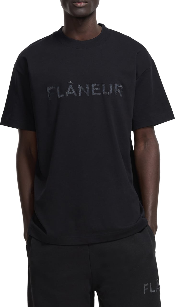 FLÂNEUR Stitched Logo T-Shirt | Black Zwart