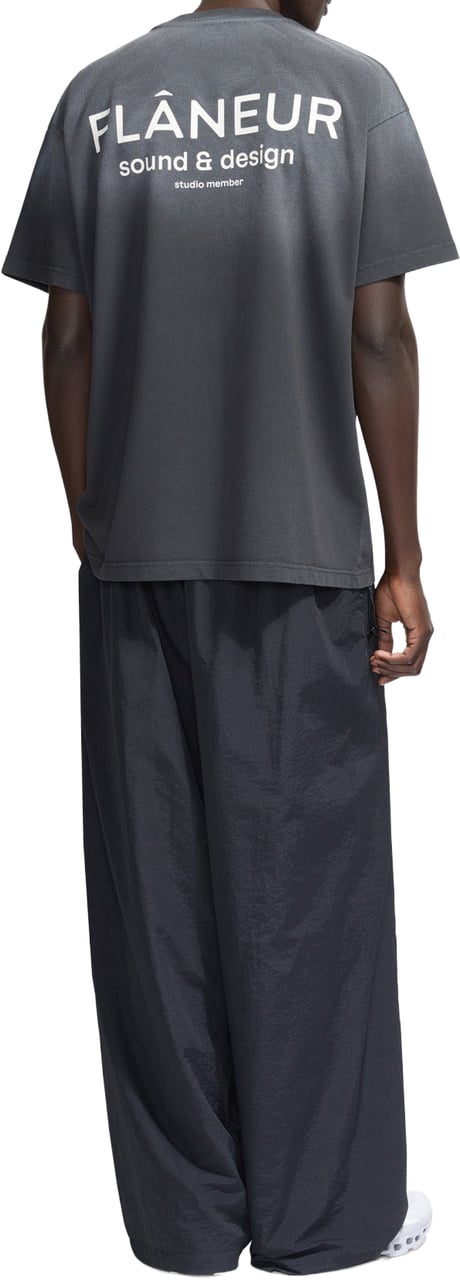 FLÂNEUR Sound & Design Studio Member T-Shirt | Washed Black Zwart