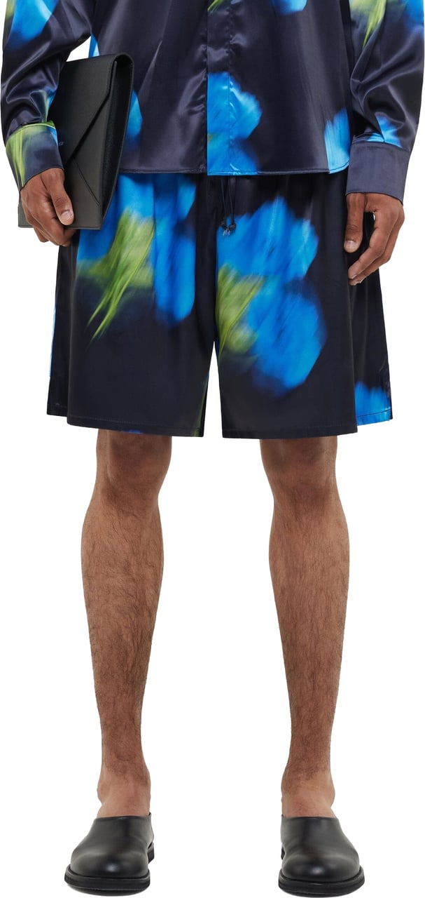 FLÂNEUR Blurred Flower Shorts | Black Zwart