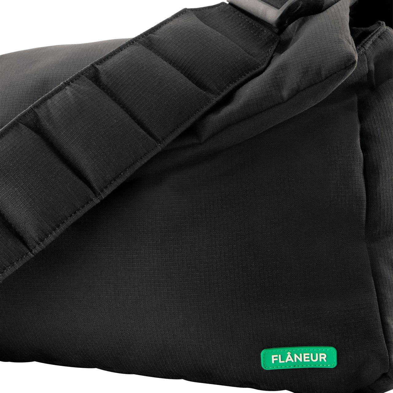 FLÂNEUR Badge Envelope Bag | Black Zwart