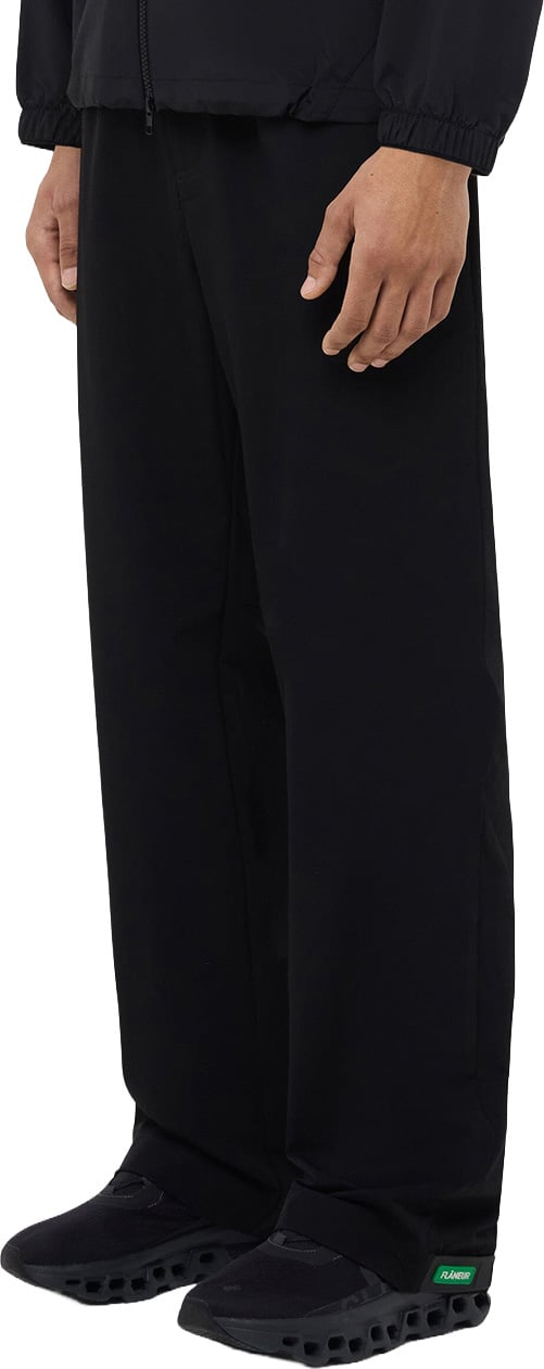 FLÂNEUR Badge Formal Tech Pants | Black Zwart