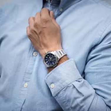 G-Shock Casio G-Shock Horloge GST-B1000D-2AER Staal Solar Bluetooth 200m Waterdicht met Blauwe Wijzerplaat 44mm Zilver