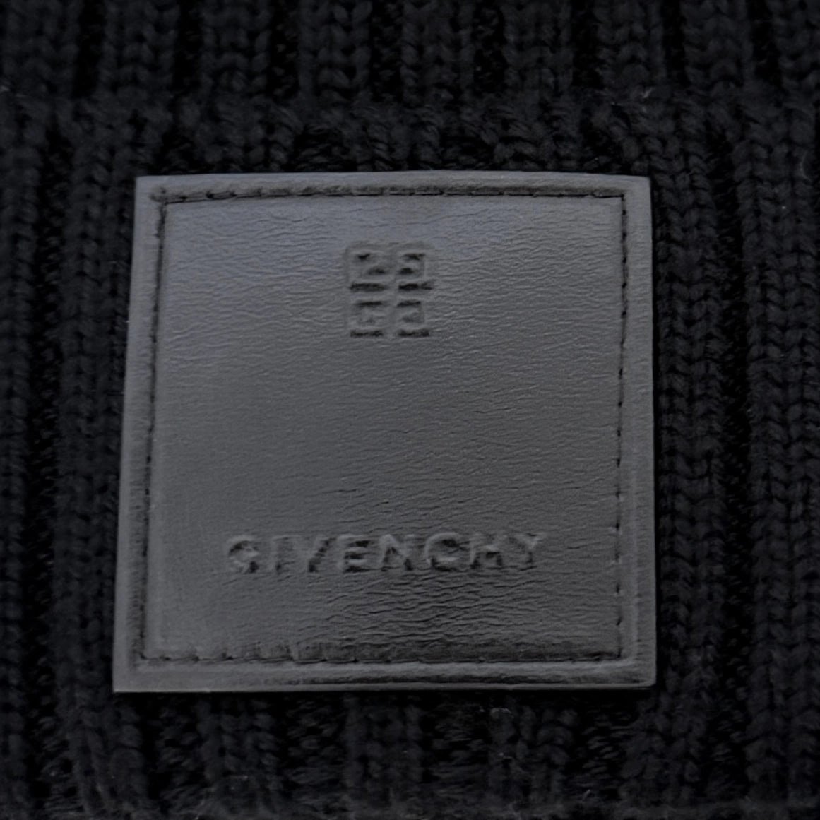 Givenchy Givenchy Logo-Patch-Strickmütze aus Wolle Schwarz / neuwertig Zwart