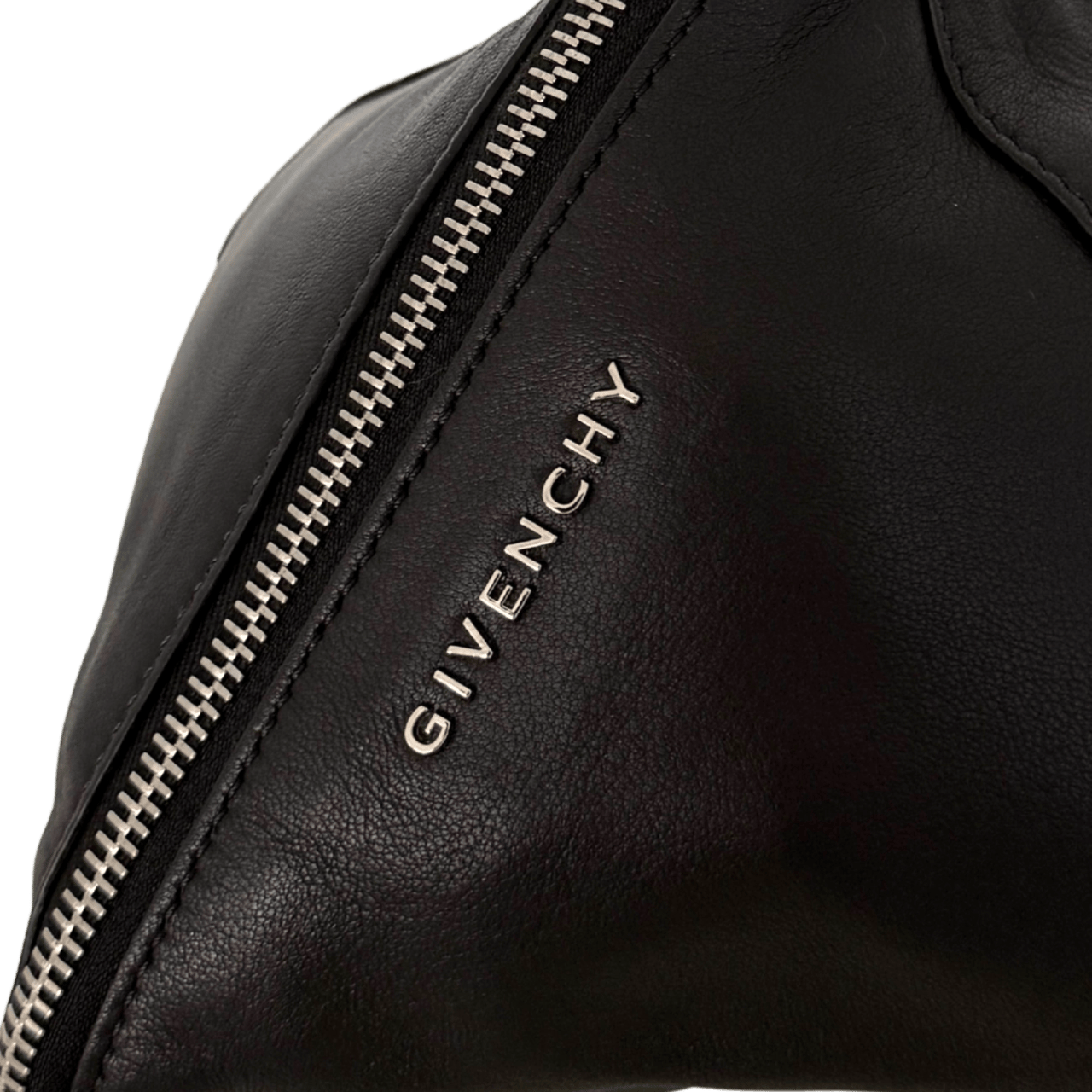 Givenchy Givenchy Pyramid Handtasche Schwarz / neuwertig Zwart