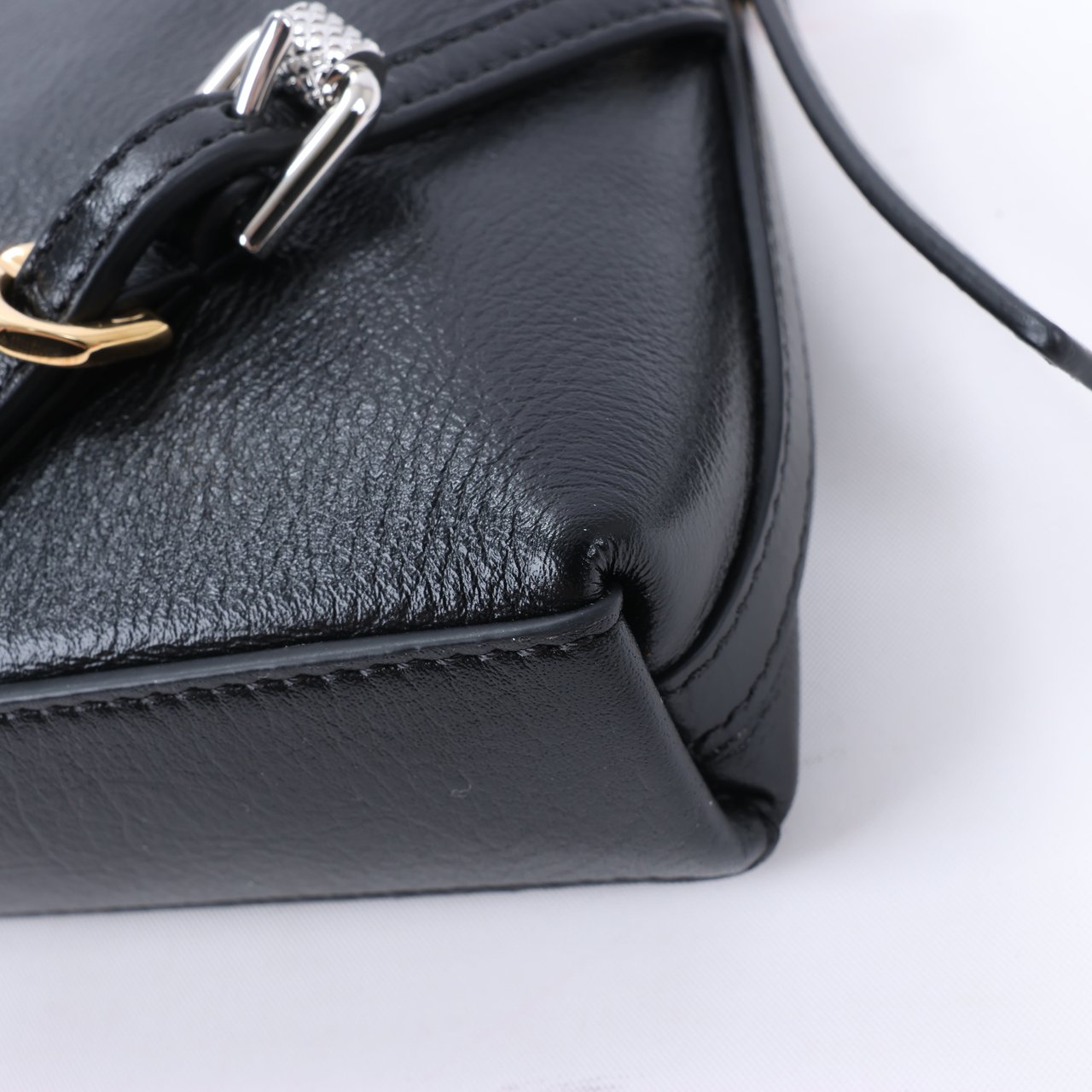 Givenchy Givenchy Voyeux Leather 2Way Shoulder Bag in Black Zwart