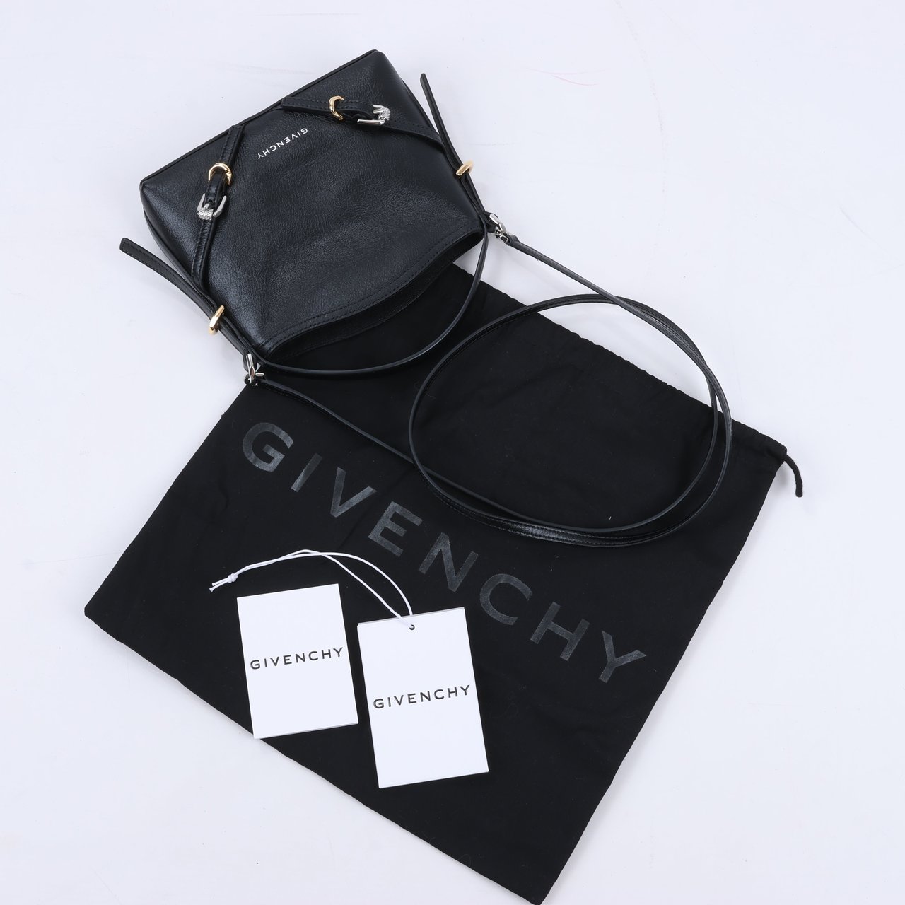 Givenchy Givenchy Voyeux Leather 2Way Shoulder Bag in Black Zwart