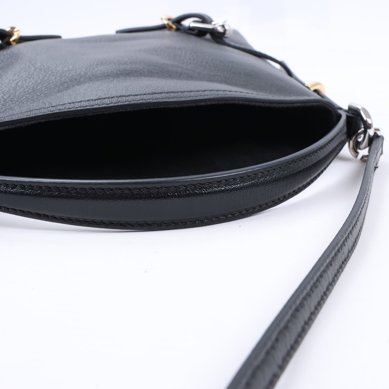 Givenchy Givenchy Voyeux Leather 2Way Shoulder Bag in Black Zwart