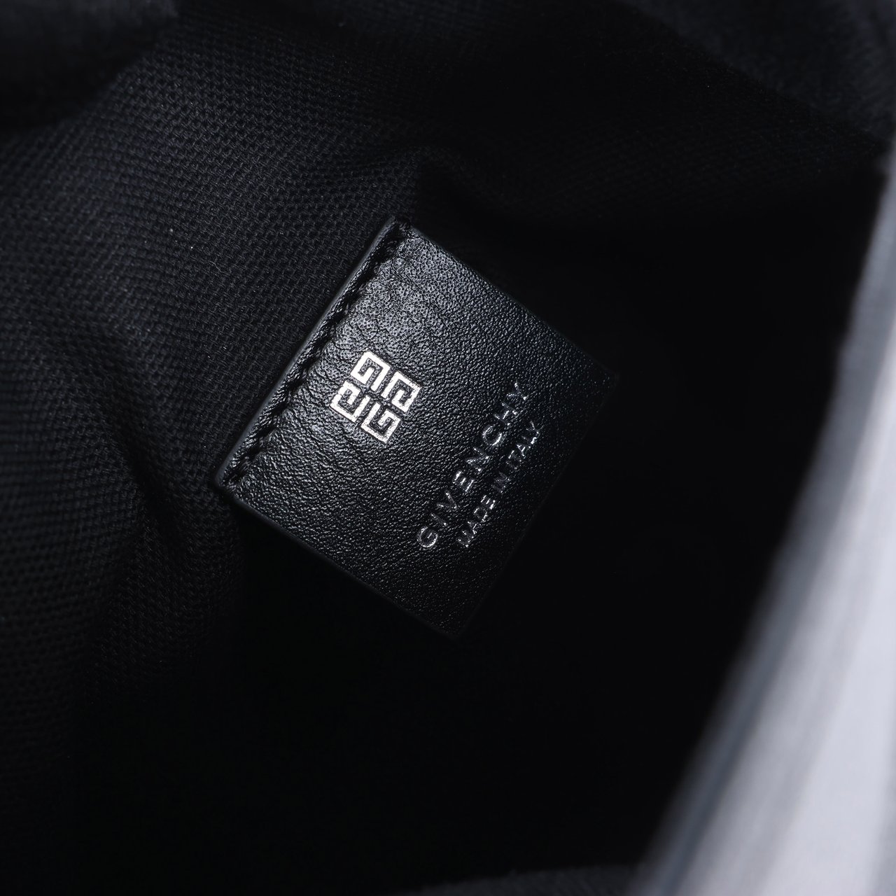 Givenchy Givenchy Voyeux Leather 2Way Shoulder Bag in Black Zwart